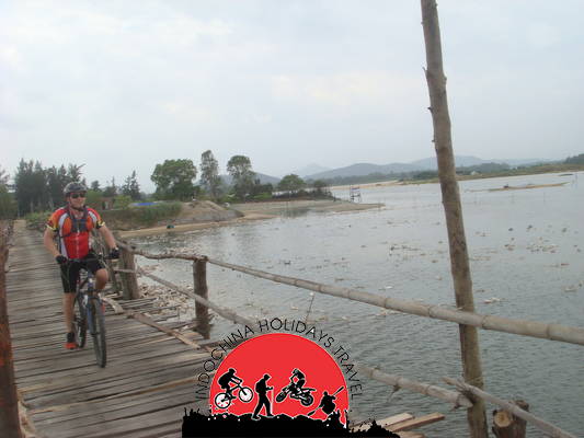Cycling from Ha Noi to Hoi An Along The Coastlines - 9 Days 4